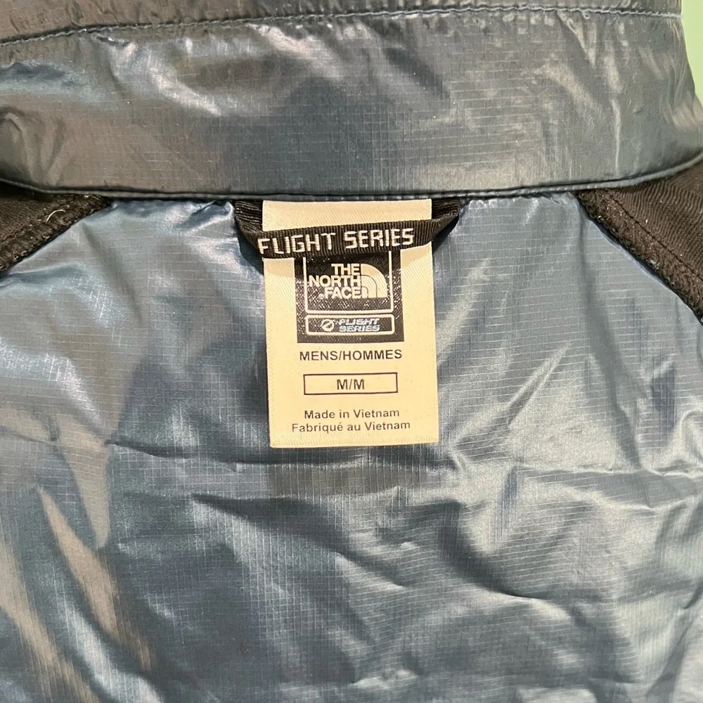The North Face Men's Lightweight Blue and Black Jacket